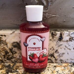 Bath & Body Works Strawberry Poundcake Body Wash